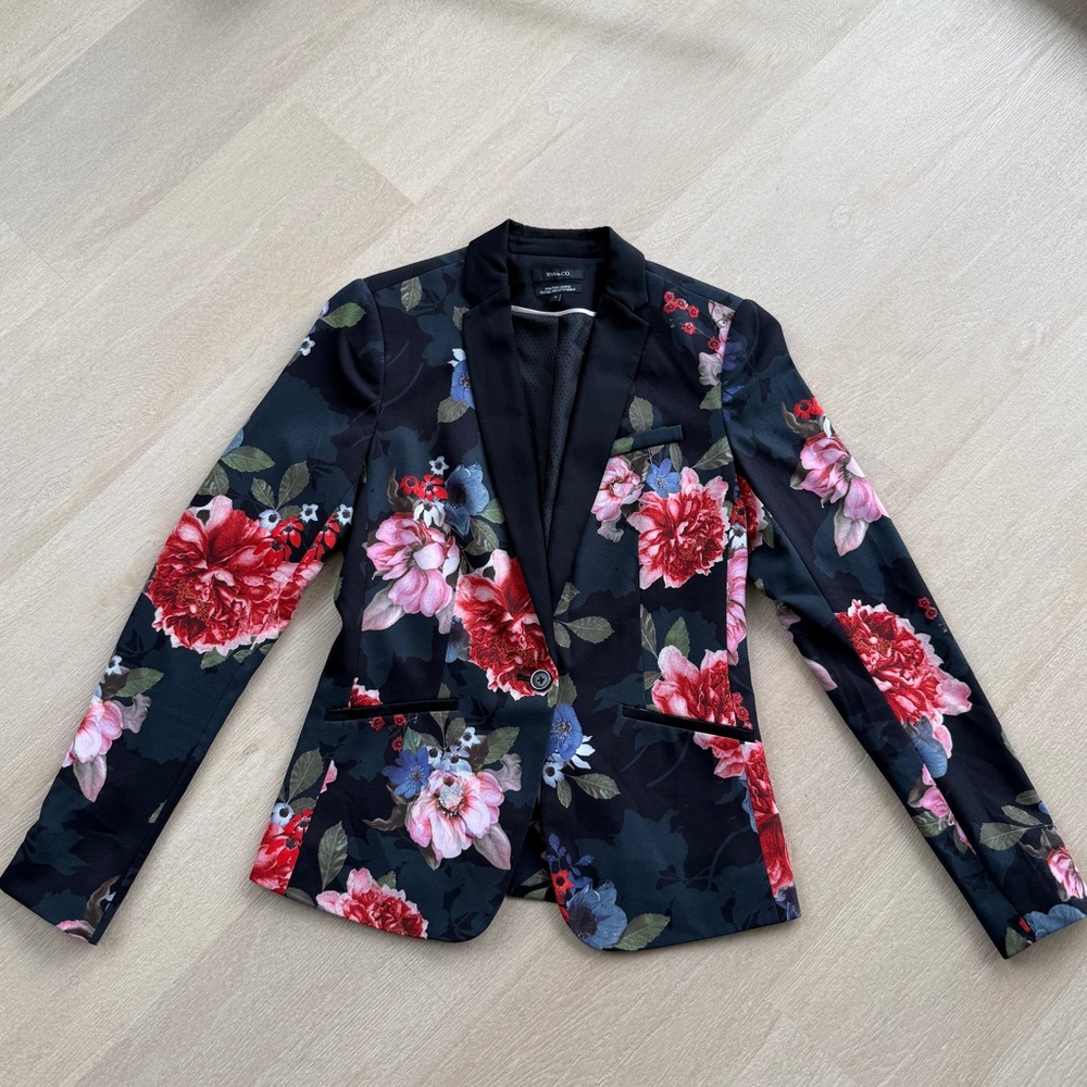 Floral, airy blazer